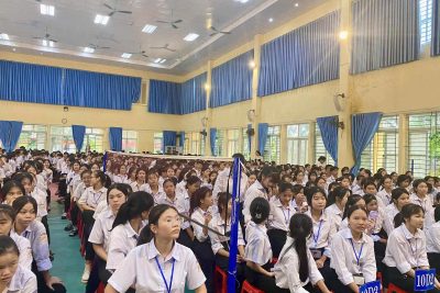 NÂNG CAO VĂN HÓA GIAO THÔNG CHO THẾ HỆ TRẺ: TRƯỜNG THPT C NGHĨA HƯNG PHỐI HỢP CÔNG AN XÃ RẠNG ĐÔNG TỔ CHỨC TUYÊN TRUYỀN CHUYÊN ĐỀ